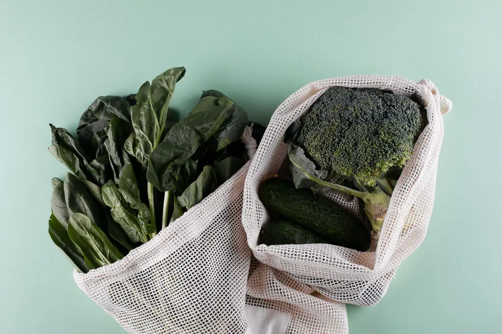 Spinach, cucumber and broccoli in an eco bag.