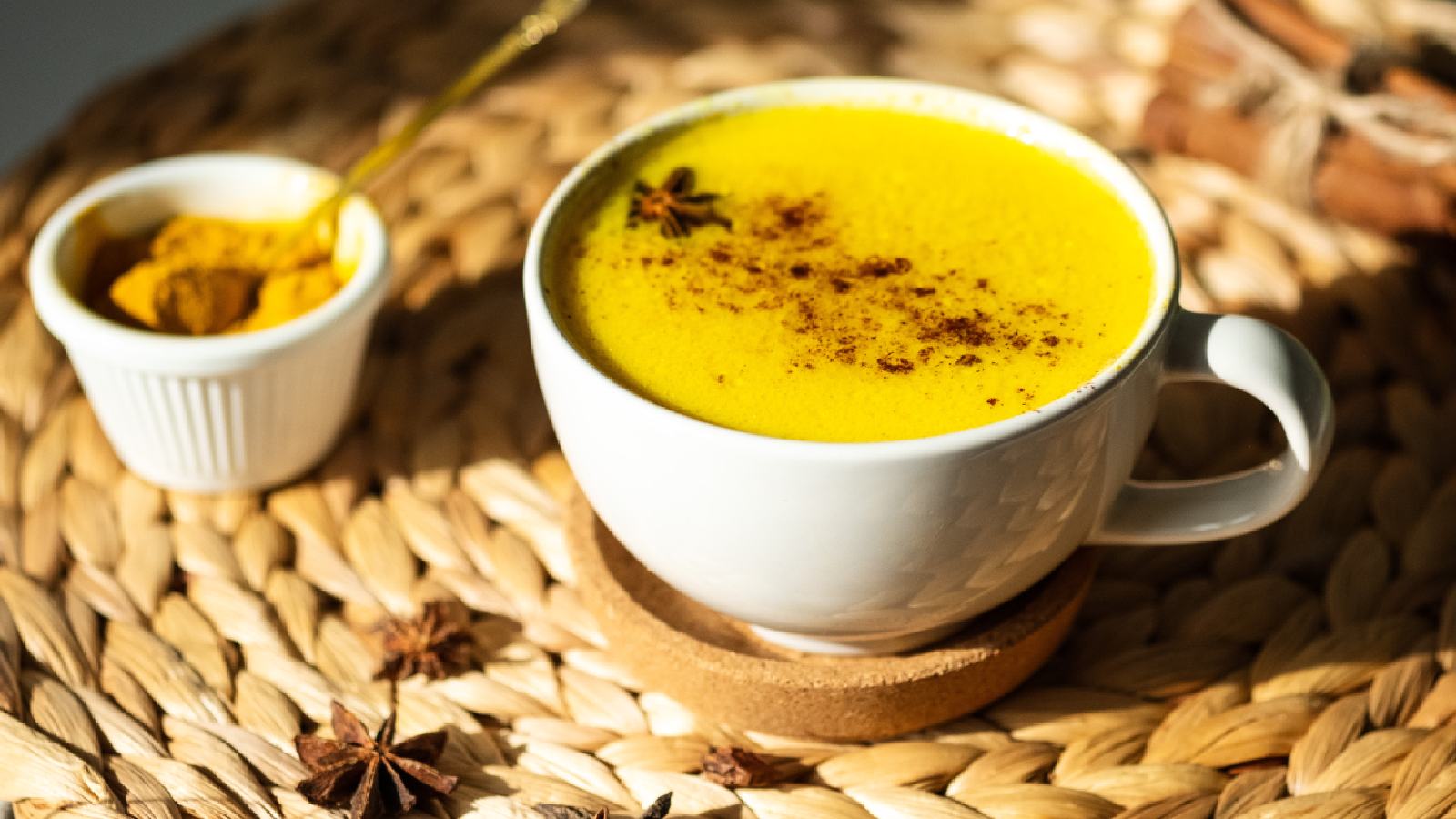 8 Amazing Reasons Why You Need to Add Turmeric Milk to Your Diet