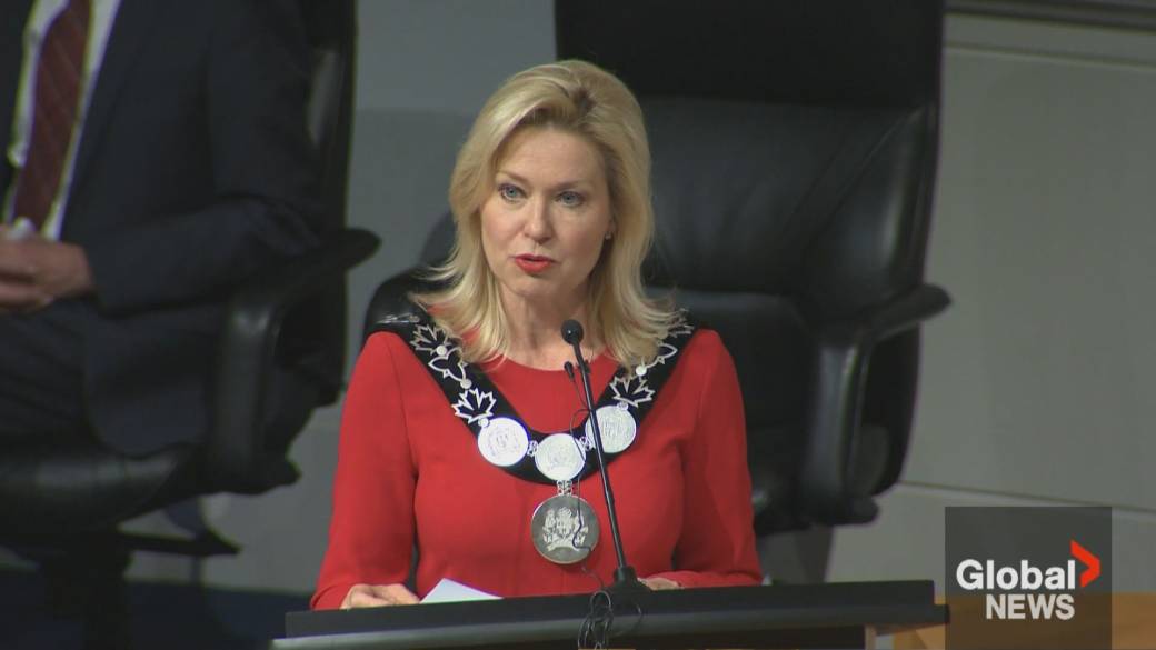 Click to play video: “Mississauga Mayor Bonnie Crombie takes leave to focus on Ontario Liberal leadership race”