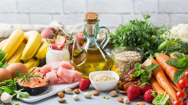 Mediterranean diet plus exercise burns fat and adds muscle