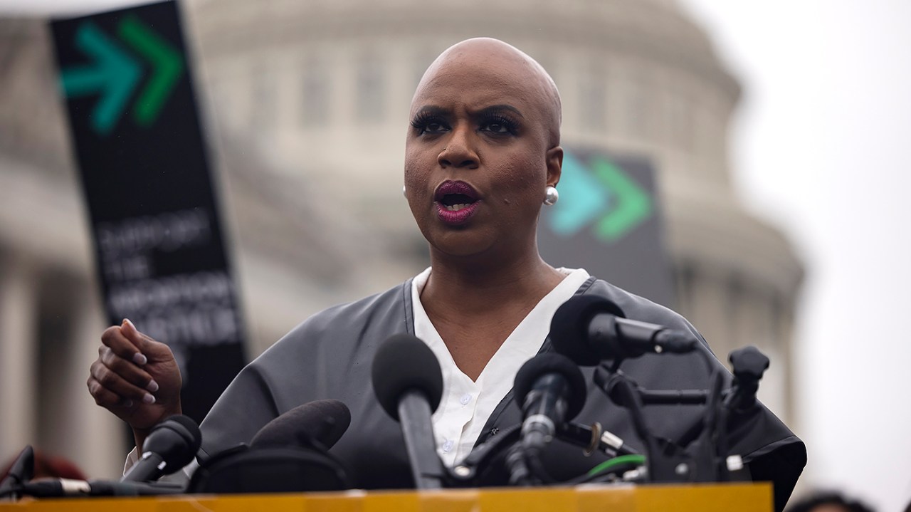 Pressley and Booker reintroduce the MOMMIES Act to address maternal health disparities