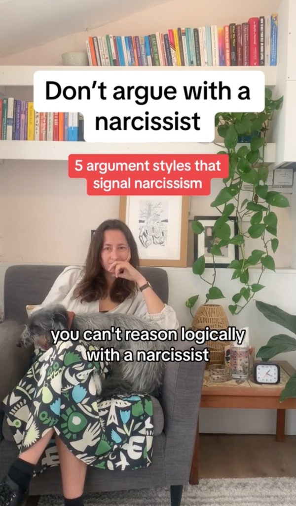 Narcissists use these tricks to win arguments and avoid falling into the trap: therapist